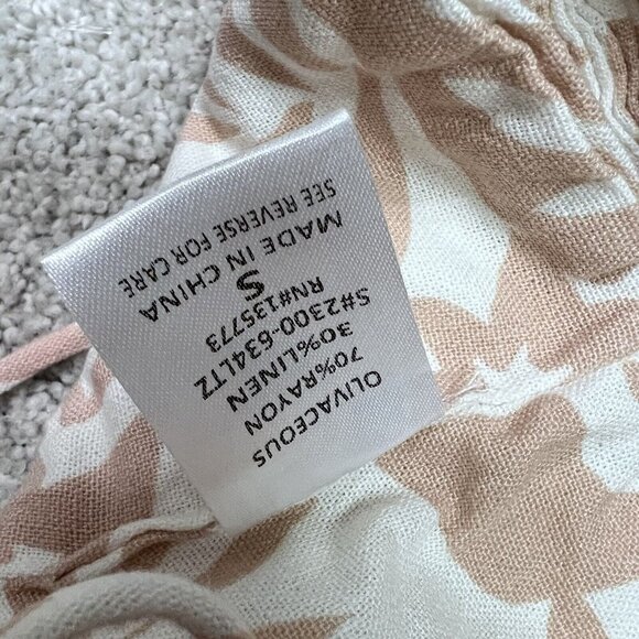 Olivaceous Top Women’s Beige White Cropped Sleeveless Size Small NWT - Picture 11 of 11